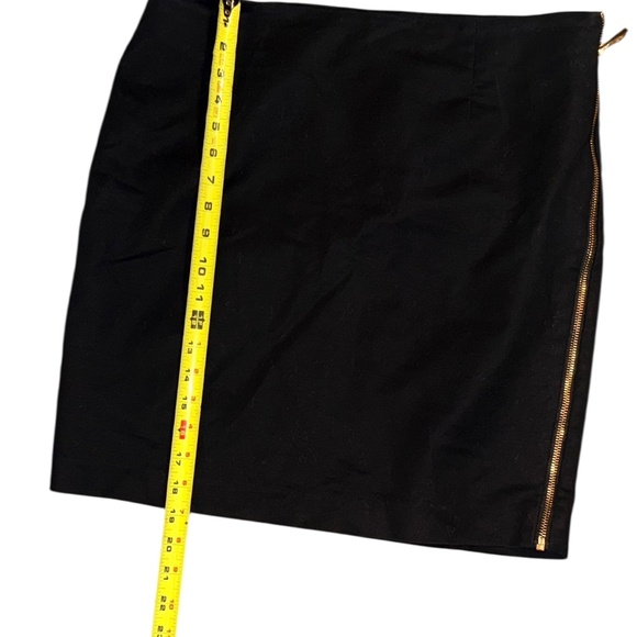 VINCE CAMUTO BLACK WITH GOLD ZIPPER ON SIDE SZ. 10 - Picture 2 of 3